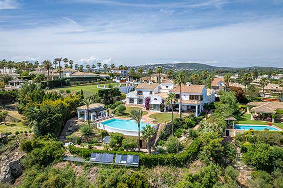 Façade of the Villa Los Girasoles in Sotogrande Alto